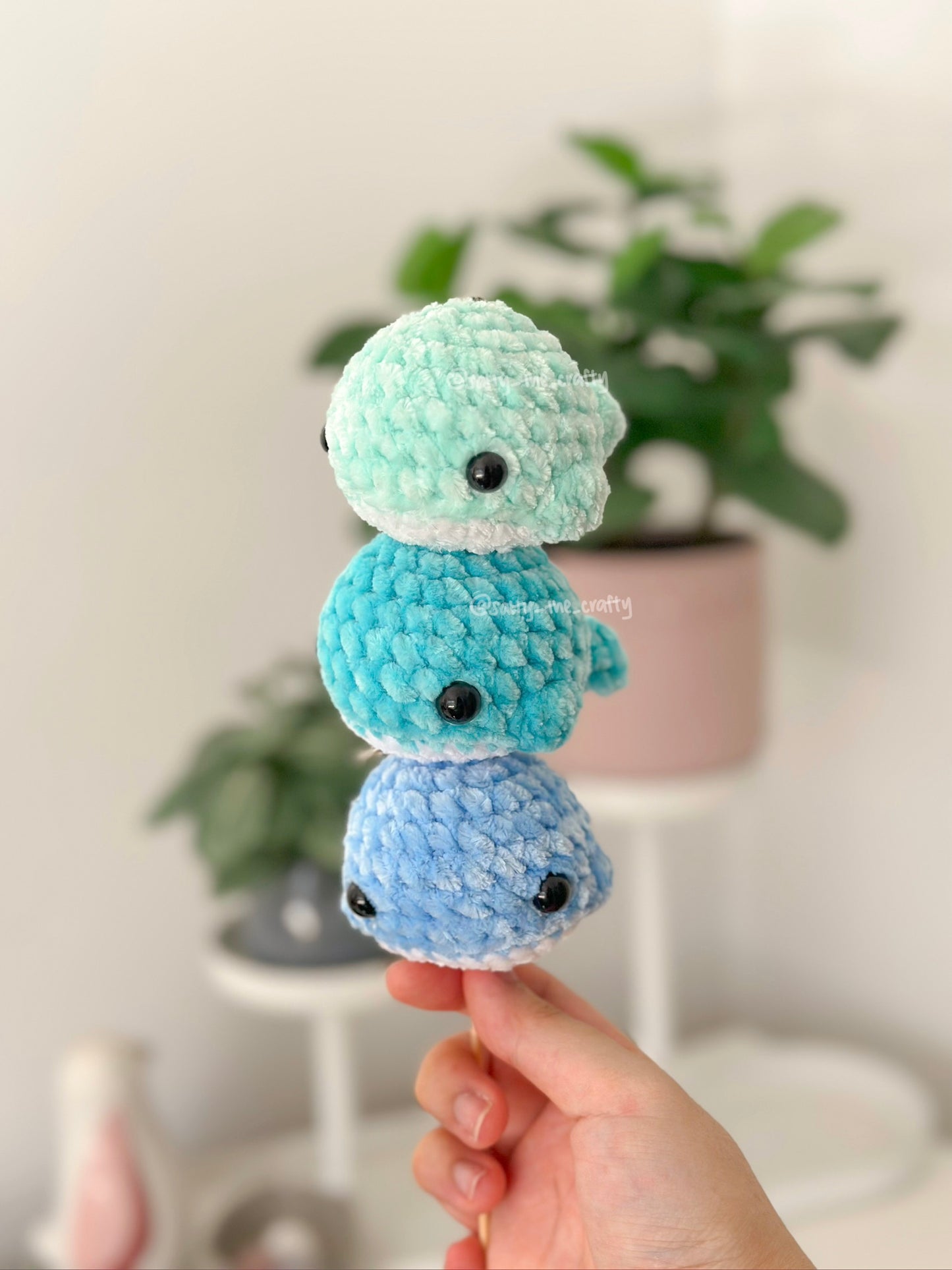 mini whale keychain
